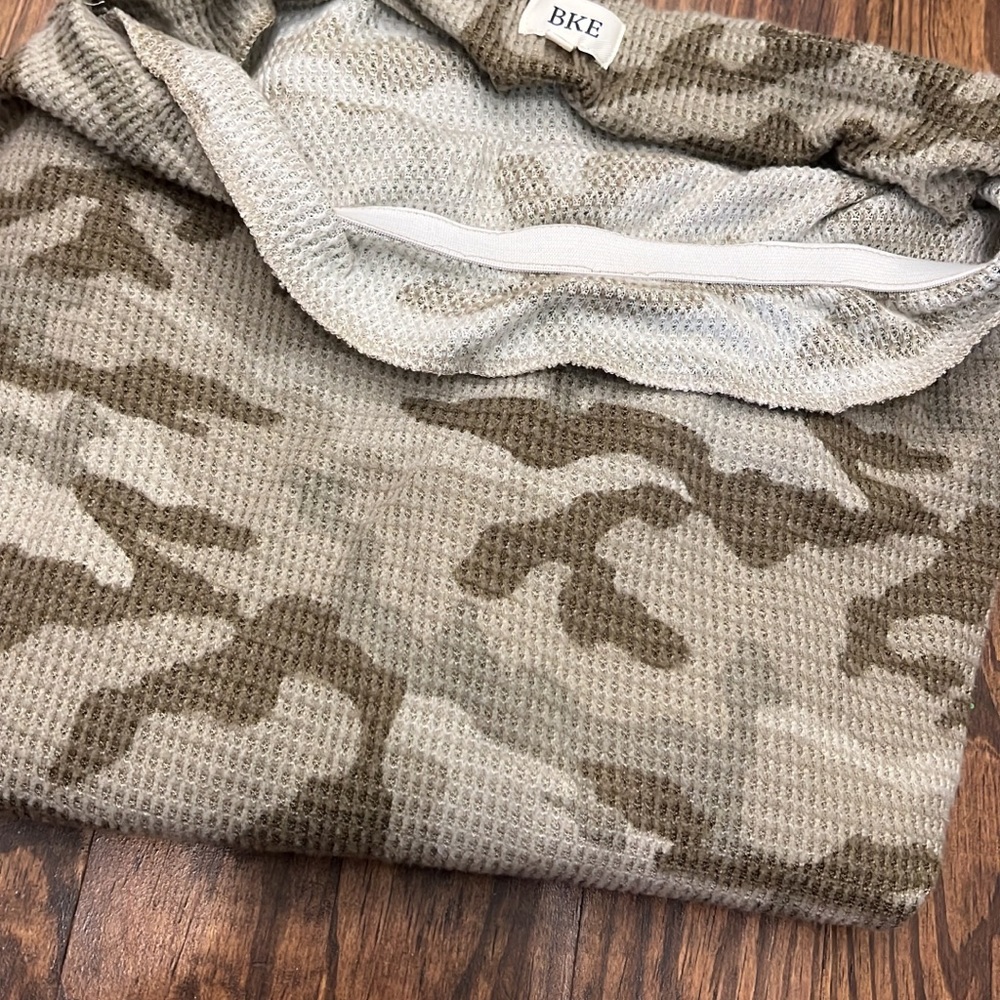 Buckle shirt